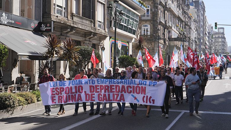 17-10-03 ManifaAsembleaLeiFomentoEmpresarialVigo06.jpg